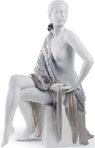 Figurka Kobieta z szalem